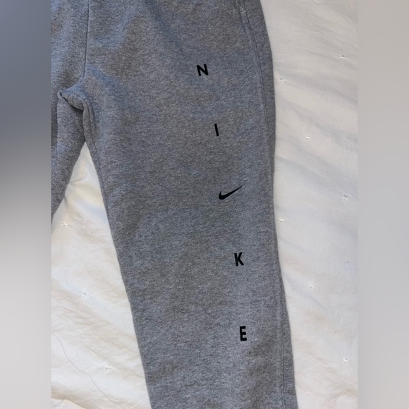 Nike Dri Fit Gray Sweatpants - Picture 6 of 6